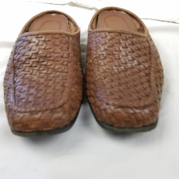 St. John's Bay Brown Woven Leather Open Heel Slip On Shoe Sz 7W - Picture 3 of 7